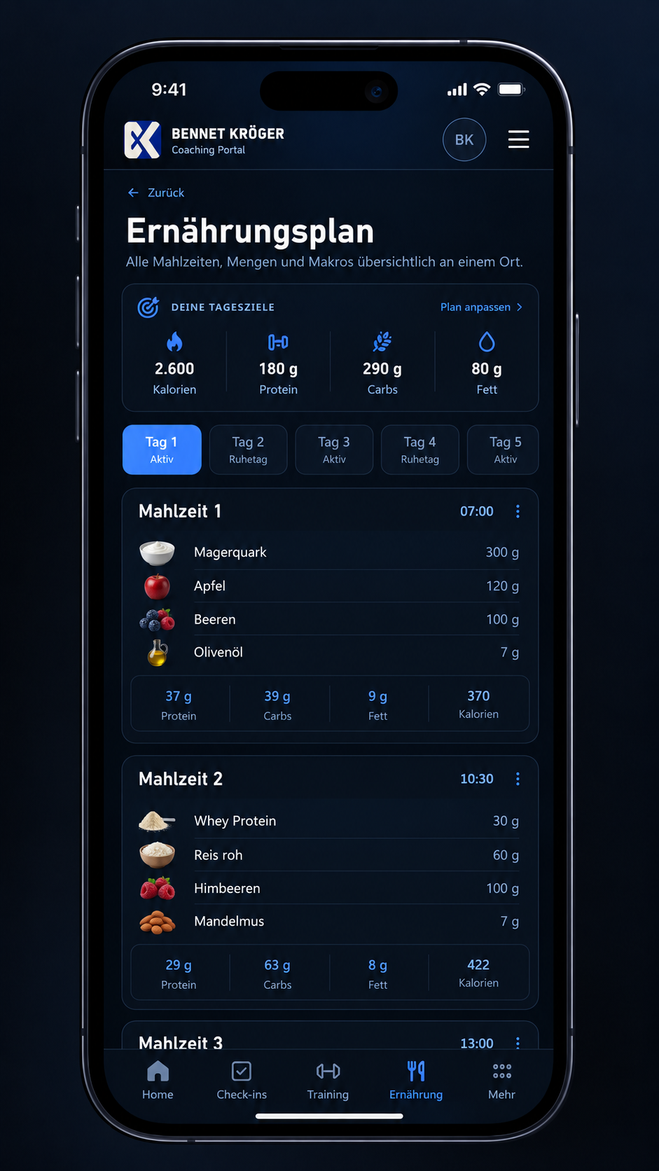 Ernährungsplan mit Mahlzeiten, Mengen, Makros und Kalorien in der Coaching-App